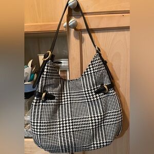 Wool /tweed black and white Houndstooth zipper top handbag! Excellent condition